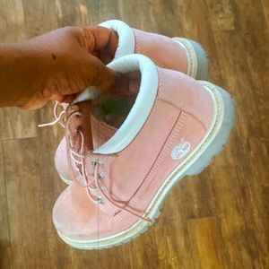 Timberland shows light pink size 6M. Women